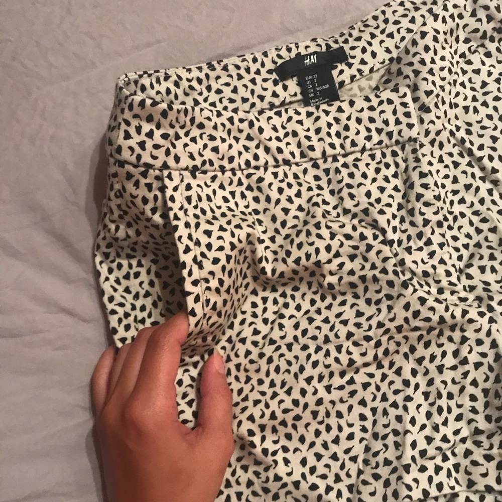 H&M Patterned Shorts - Picture 4 of 4